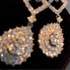 Diamond dangle earrings, 18 karat white gold, 2 1/2 carats total weight